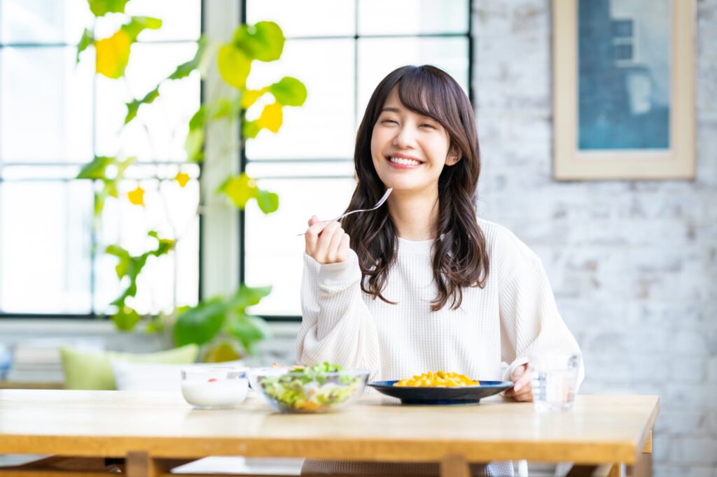 インプラントにして快適に食事ができるようになった女性