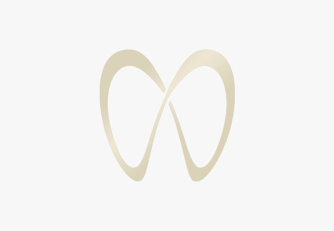 右上前歯が１本無いブリッジのケース