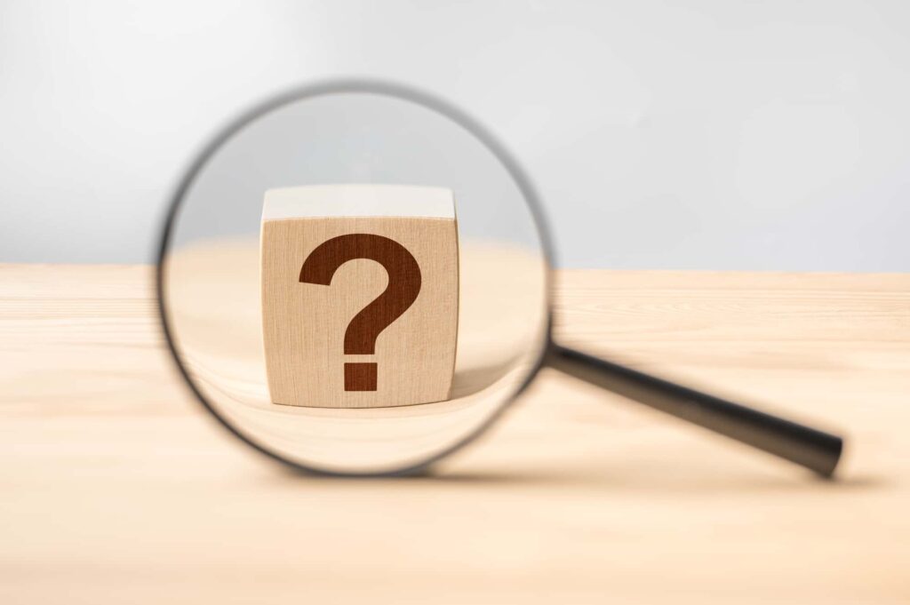 インビザライン矯正中に痛いと感じる原因を探すイメージ