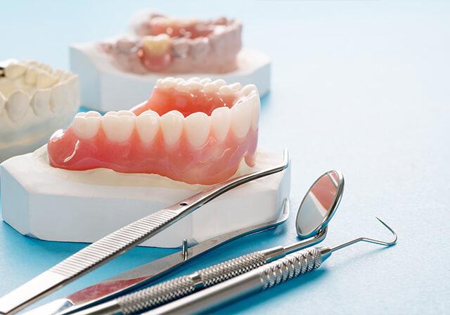 入れ歯と歯科器具
